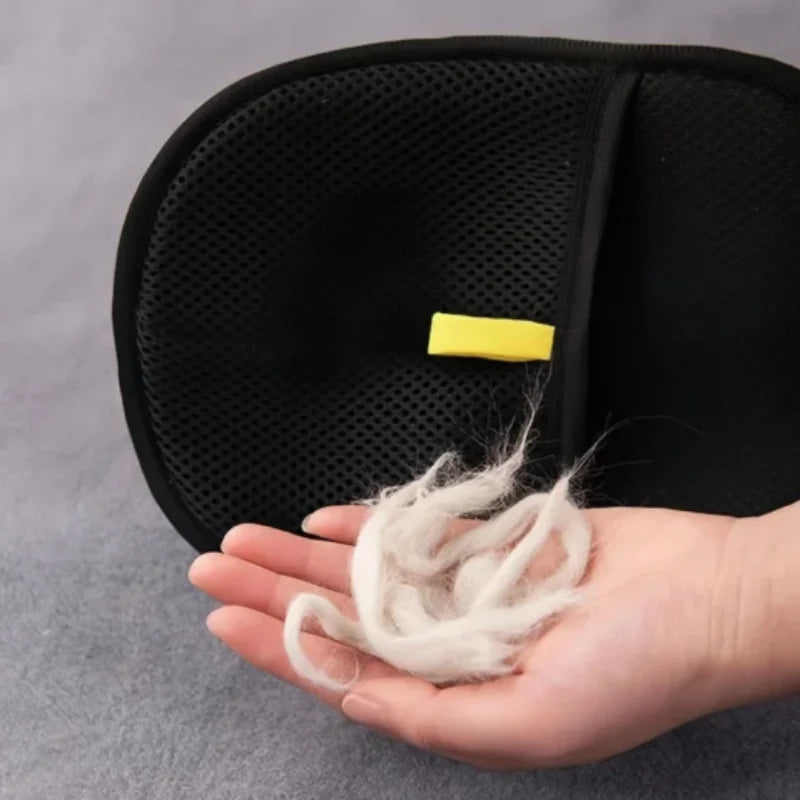 Revolutionary Pet Grooming Gloves: Effortlessly Remove Hair from Cats and Dogs with Our Durable Household Cleaning Tool